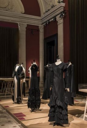Transformation dress, Palais Galliera
