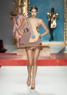 moschino jeremy scott kodd magazine