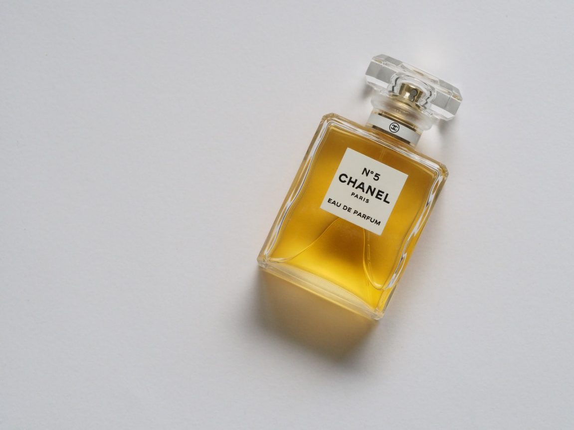 pexels jess bailey designs parfum equivalent générique magazine de beauté kodd magazine chanel numero divain parfums