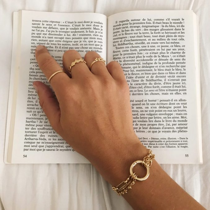 manore-kodd-magazine-shopping