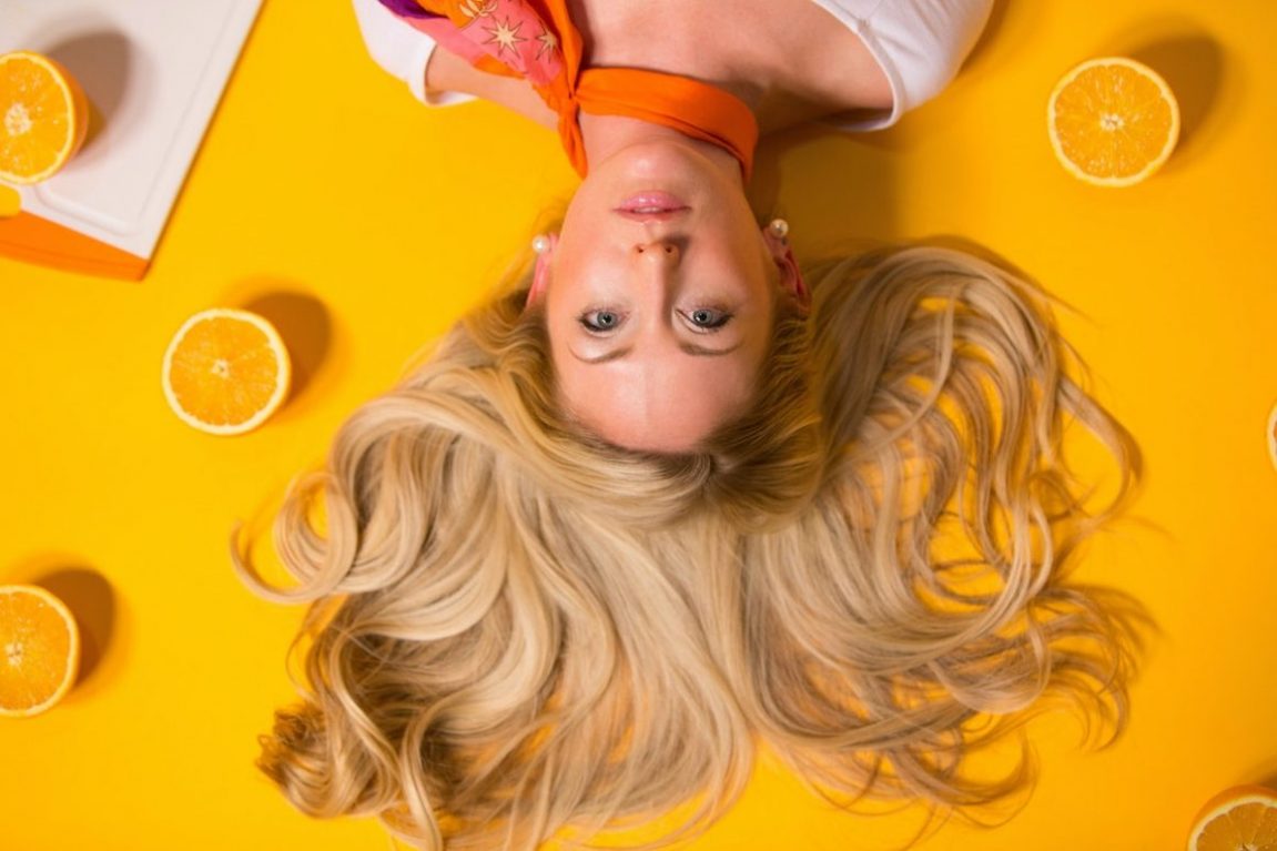 8 choses que les femmes qui ont de beaux cheveux font tous les jours