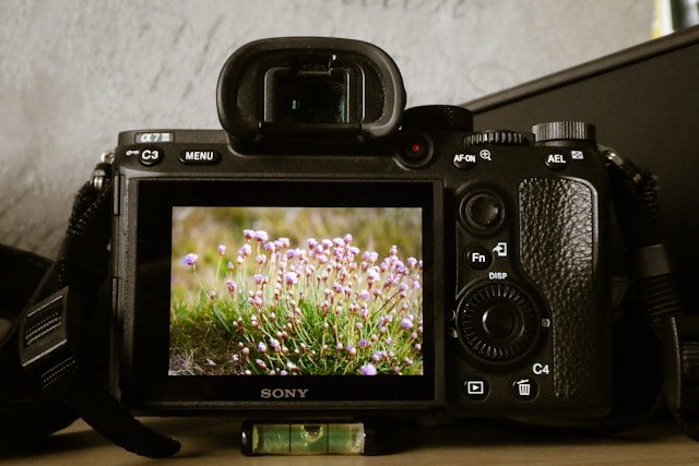 unsplash nick fewings phtotographie retro argente kodd magazine medias culture
