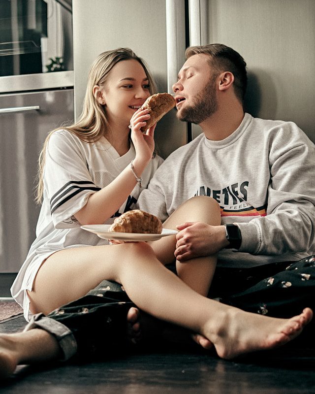 unsplash nikita tumbaev couple intimite limites kodd magazine medias mindset