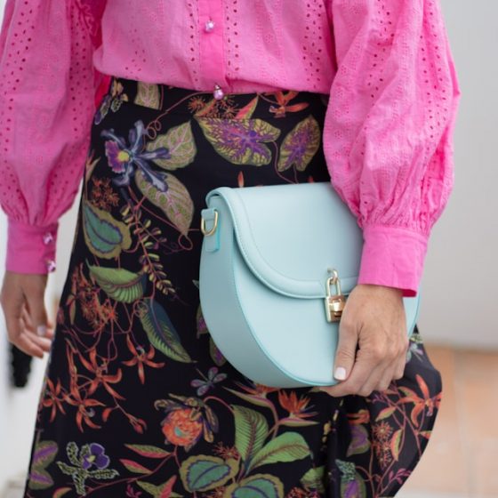 unsplash gabrielle henderson sac mini tendance kodd magazine medias mode