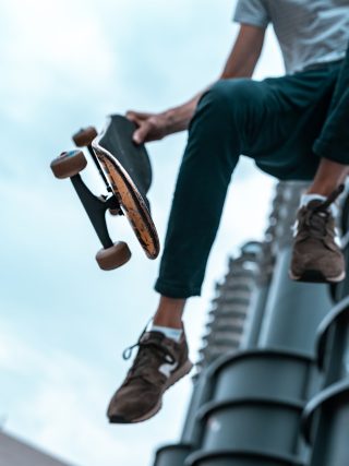 unsplash moritz mentges sneaker tennis kodd magazine medias mode