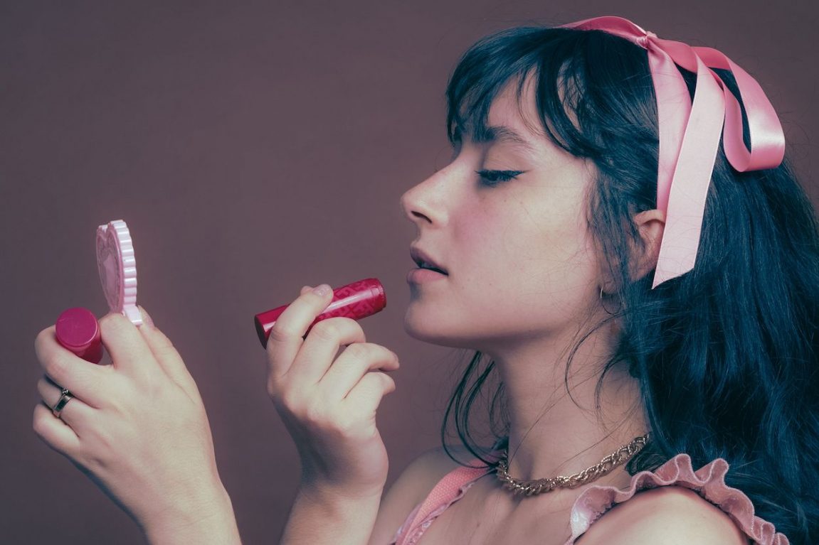 coulisses succes rouge a levres behind the scenes lipsticks success kodd magazine medias coulisses succes rouge a levres behind the scenes lipsticks success kodd magazine medias