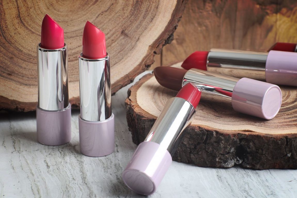 coulisses succes rouge a levres couleurs behind the scenes lipsticks success colors kodd magazine medias coulisses succes rouge a levres couleurs behind the scenes lipsticks success colors kodd magazine medias