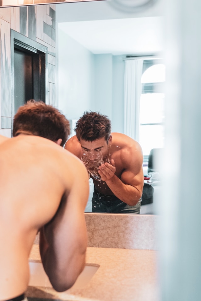 unsplash logan weaver soins visage essentiels homme kodd magazine medias beaute