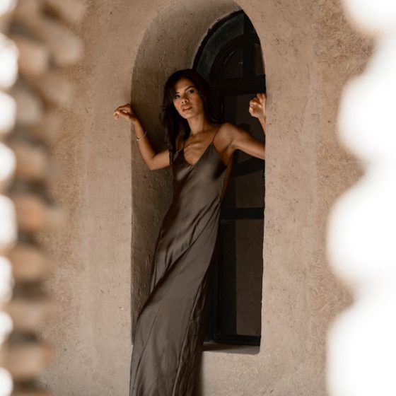 unsplash mohamed hamdi feminine soie elegance kodd magazine medias mode