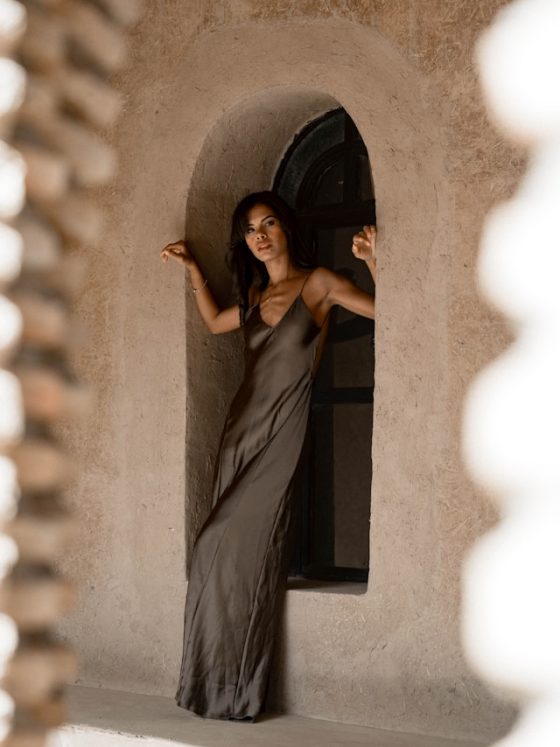 unsplash mohamed hamdi feminine soie elegance kodd magazine medias mode