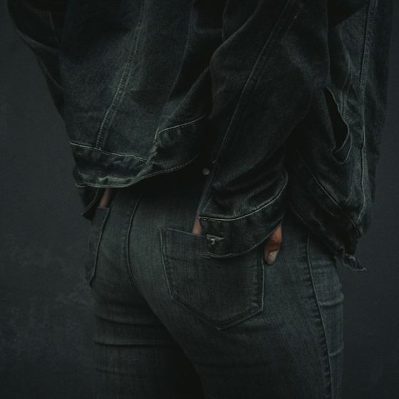 unsplash pramod tiwari vestes pantalons jean kodd magazine medias mode