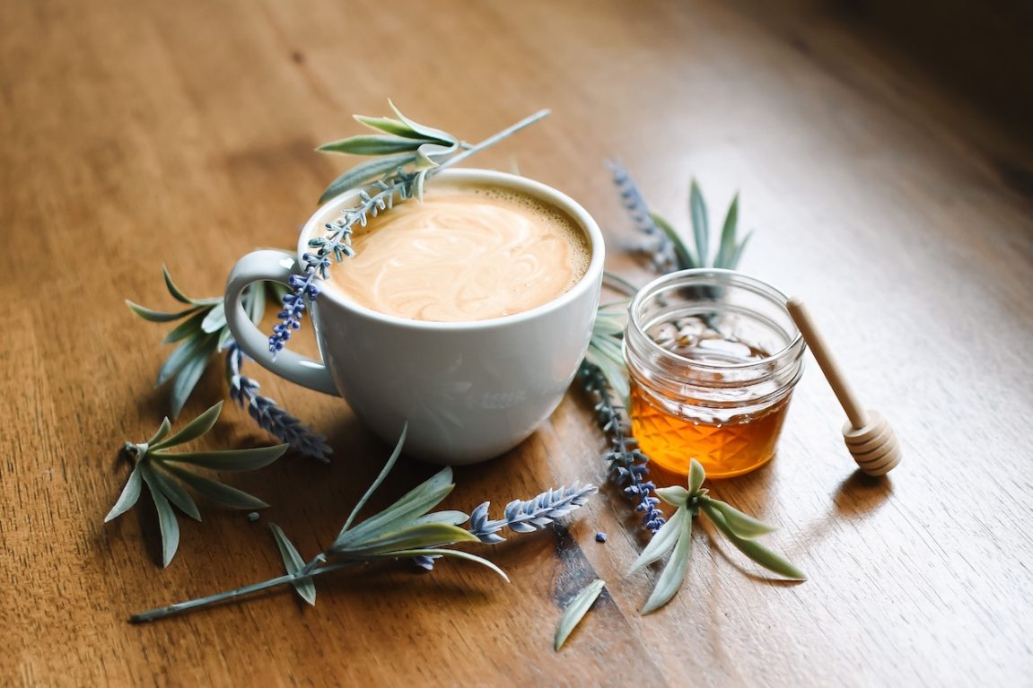 lait chaud miel hot milk honey kodd magazine medias