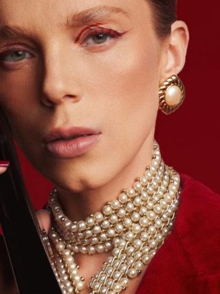 scarlet splendor ricardo urroz cover kodd magazine medias mode fashion scaled