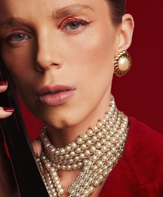 scarlet splendor ricardo urroz cover kodd magazine medias mode fashion scaled