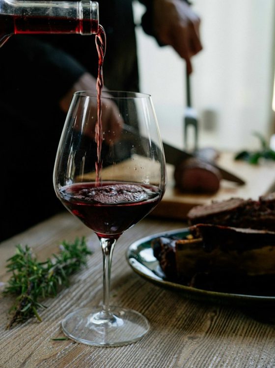 unsplash lefteris kallergis verre vin kodd magazine medias culture