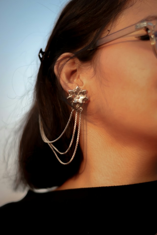 unsplash simon reza bijoux elegants look fete kodd magazine medias beaute
